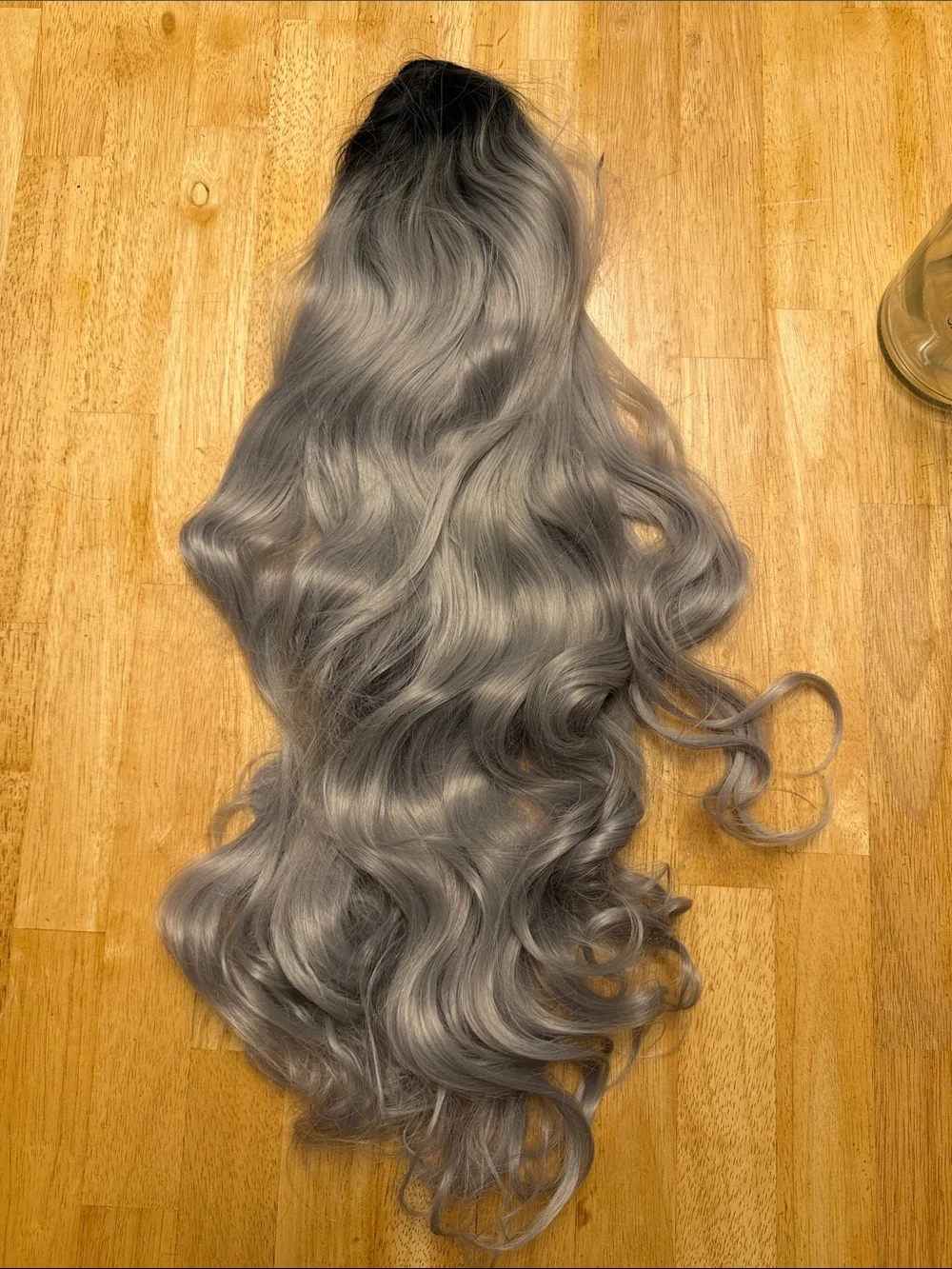 Long Wavy Women's Wig in Light Gray - Soft Natural Waves